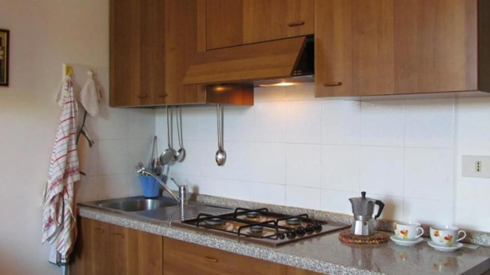 Cozy Apartment With Terrace - Beahost Μπιμπιόνε